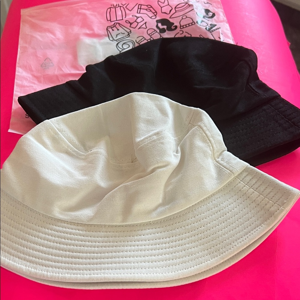 NWOT Black and White Bucket Hat Set